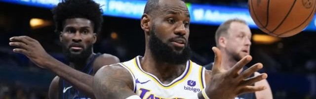 乐鱼官方-首节正负值倒数第一！湖人慢热成顽疾：哈姆变阵吗？