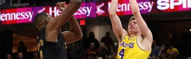 乐鱼官方网站-湖人连败仍有惊喜！菜鸟末节轰18分，雷迪克重用他？