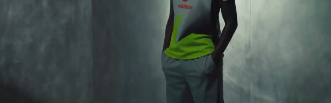 多特发布本赛季客场球衣：银雾灰主色调，拼接黄黑配色图案