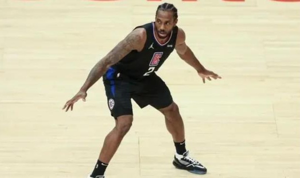 乐鱼网页版-8投2中正负值+26 莱昂纳德回归比险胜意义更重要